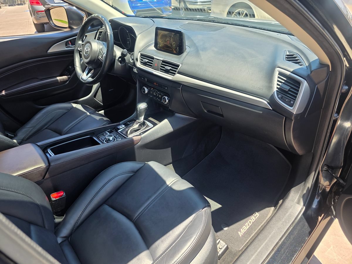 Used 2018 MAZDA MAZDA3 Touring FWD image 13