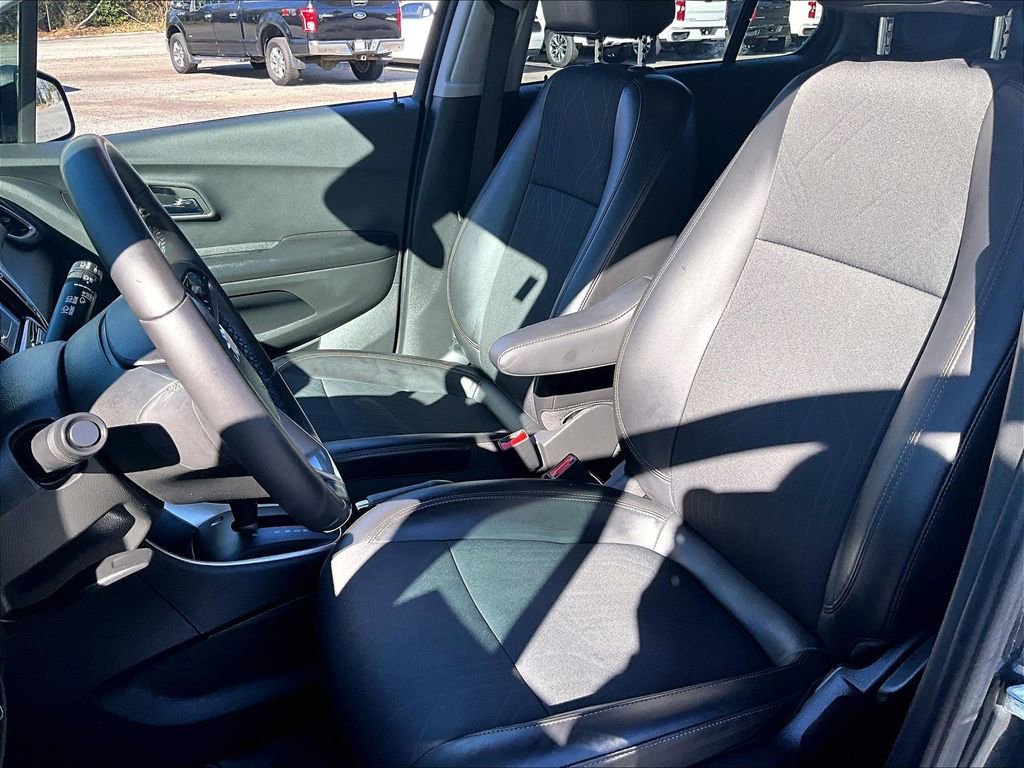 Certified 2022 Chevrolet Trax LT w/ LT Convenience Package image 22