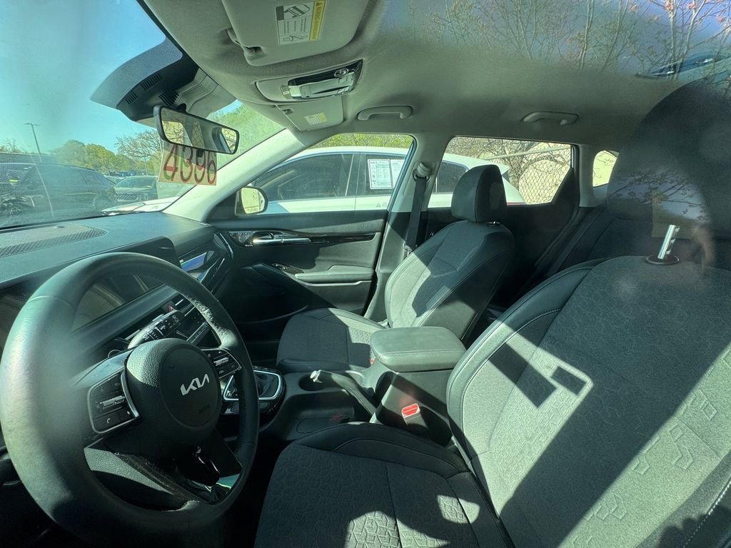 Certified 2025 Kia Seltos S image 8