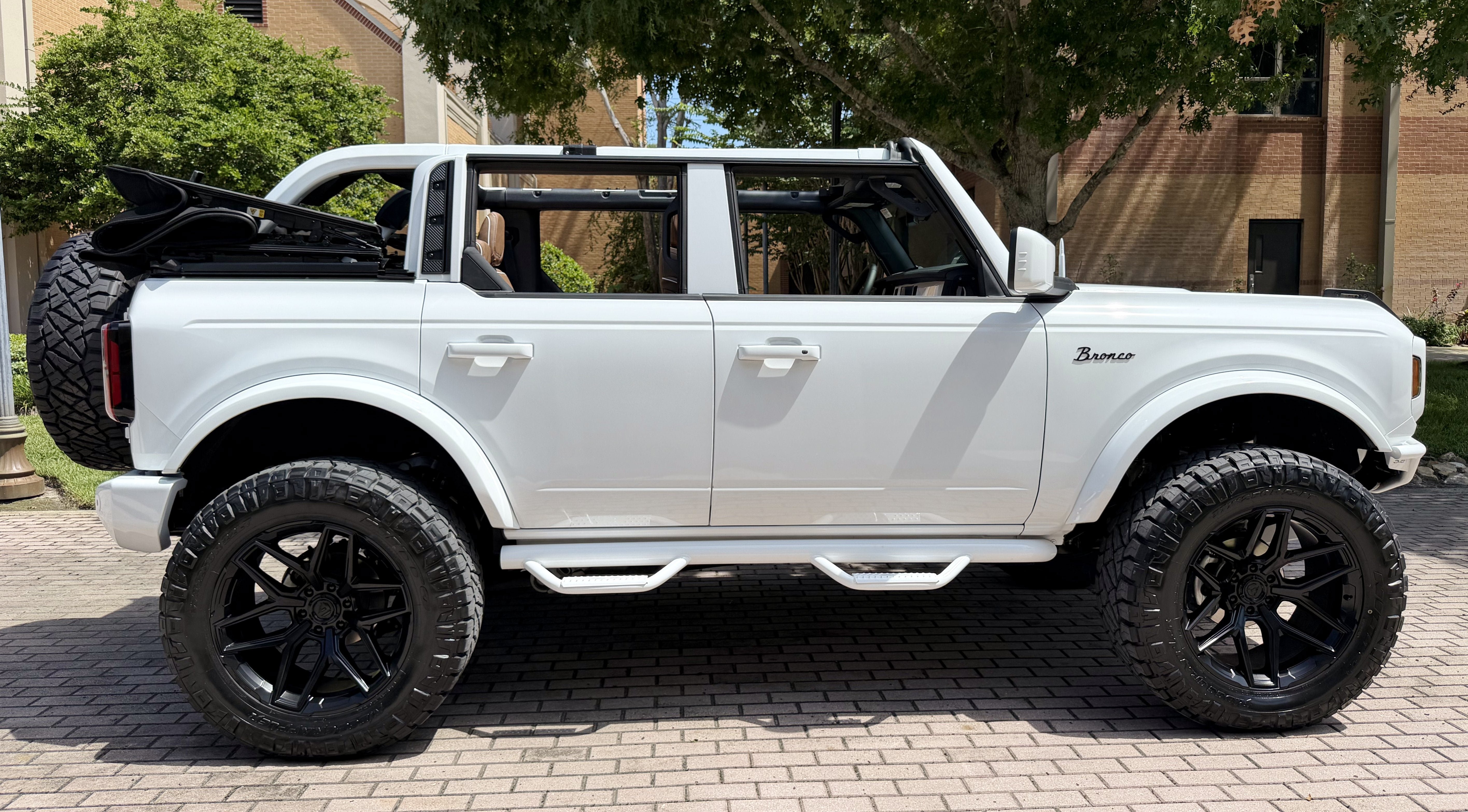 Used 2026 Ford Bronco Outer Banks AWD/4WD image 2