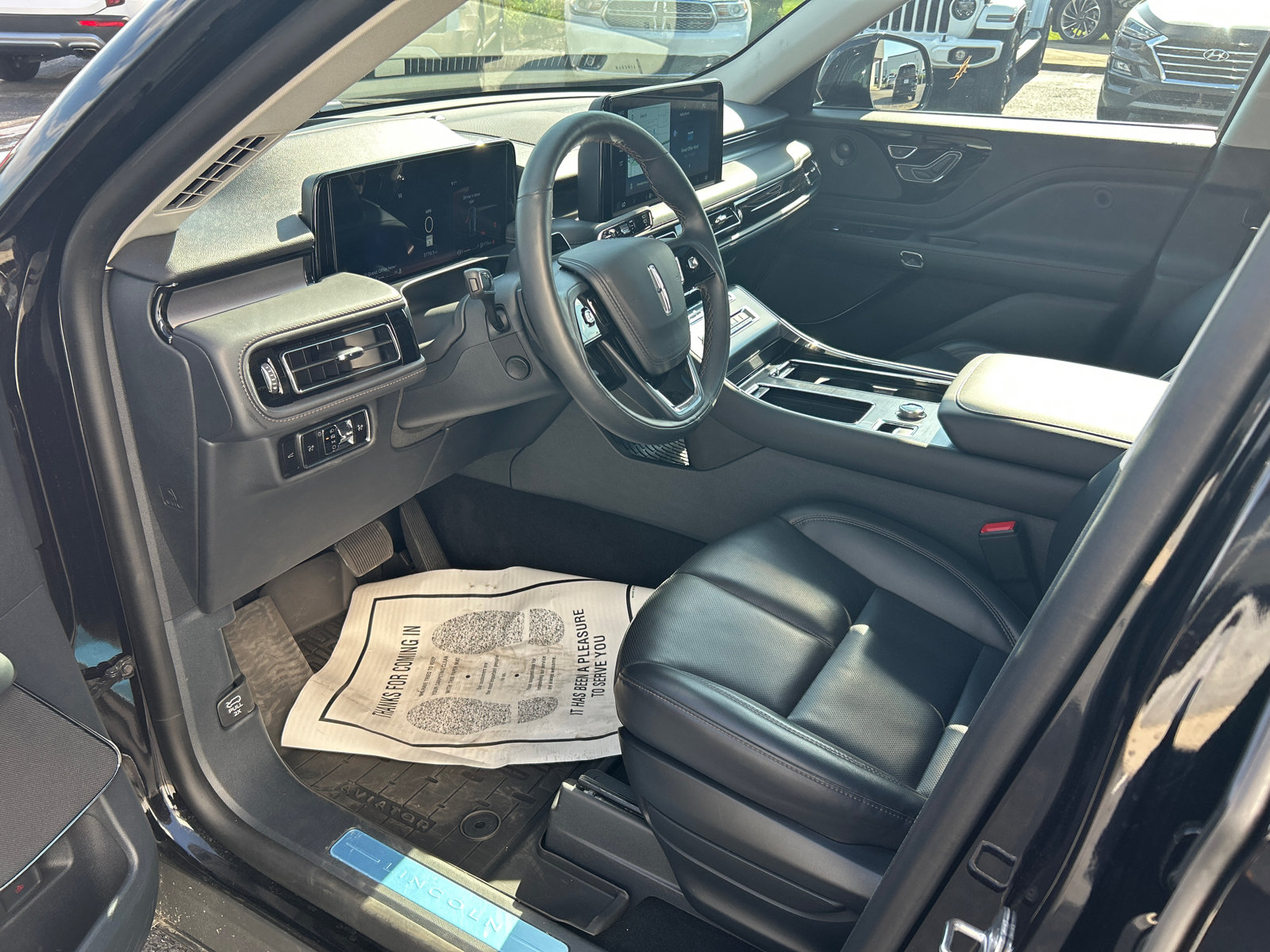 New 2026 Lincoln Aviator AWD image 25