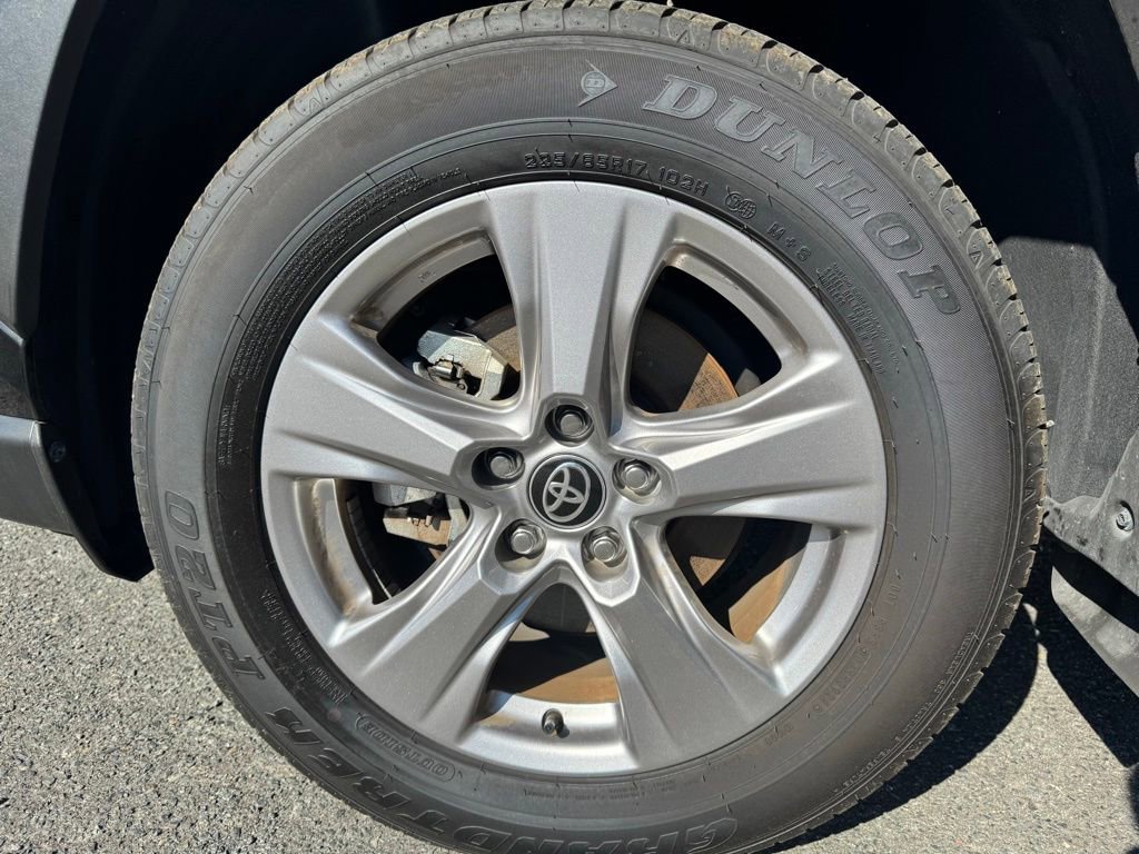 Used 2025 Toyota RAV4 XLE image 17