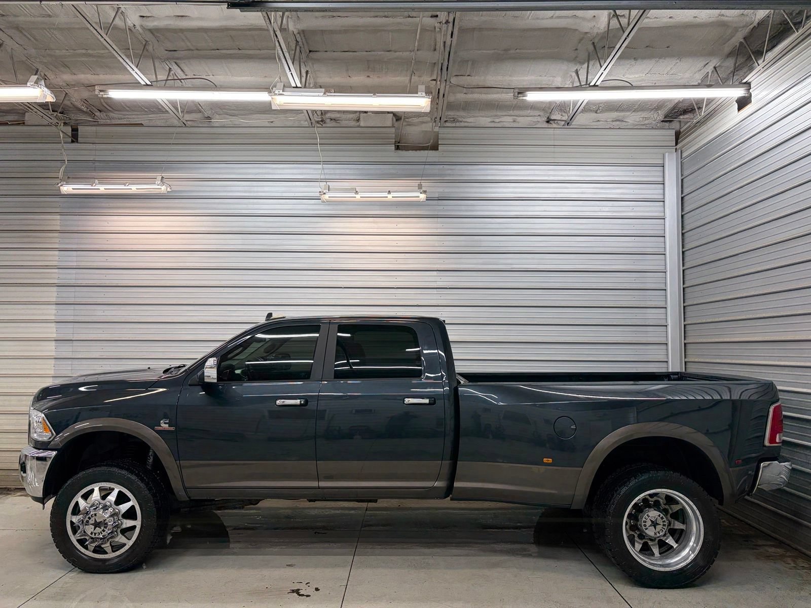 Used 2017 RAM 3500 Laramie AWD/4WD image 10