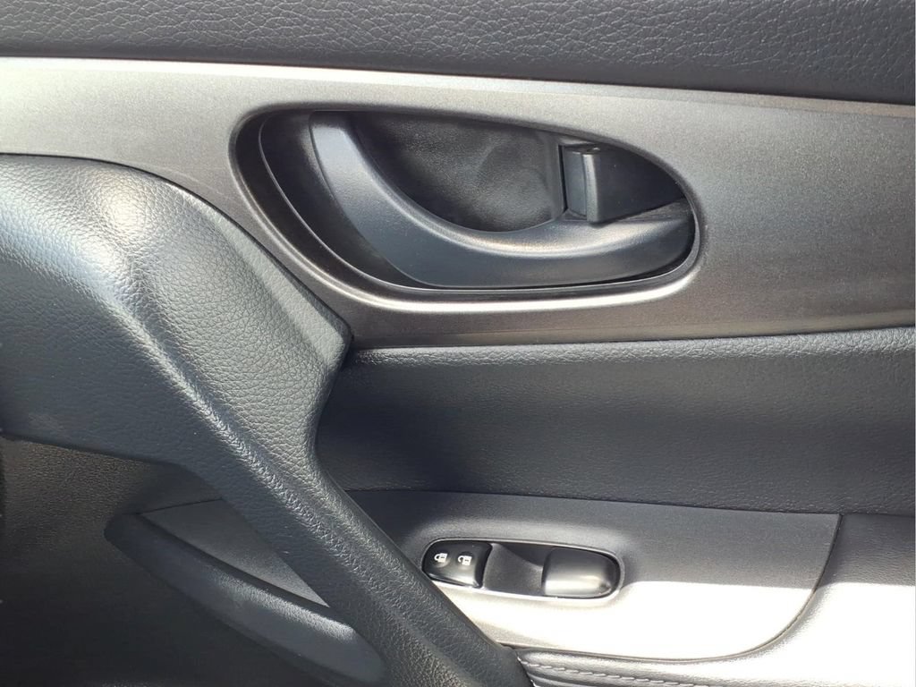 Used 2021 Nissan Rogue Sport S FWD image 27