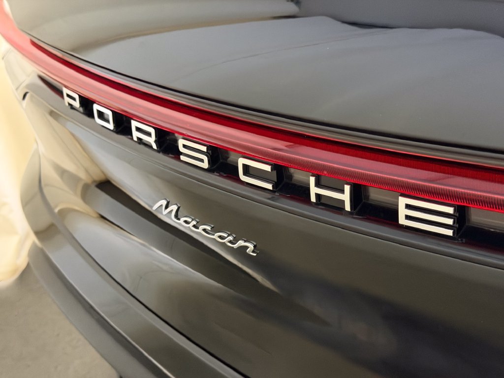 Certified 2026 Porsche Macan AWD/4WD image 25