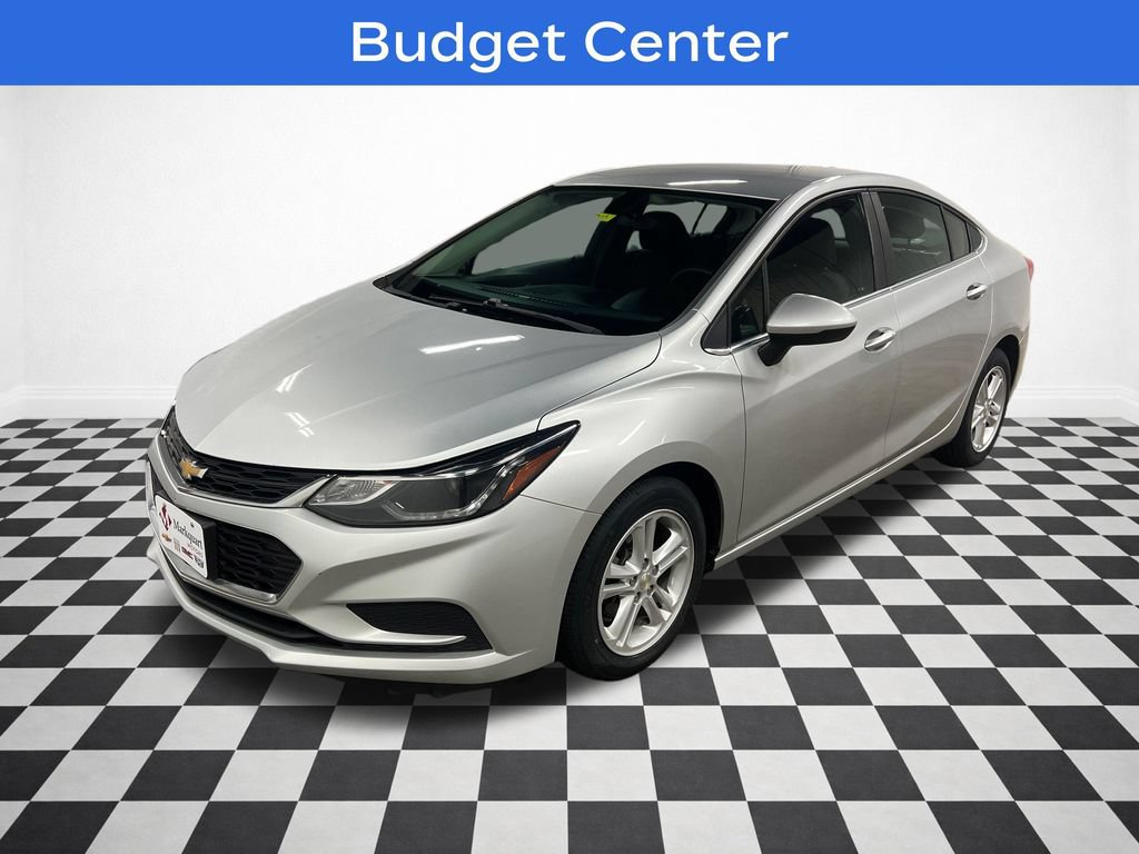 Used 2017 Chevrolet Cruze LT w/ Convenience Package FWD image 4