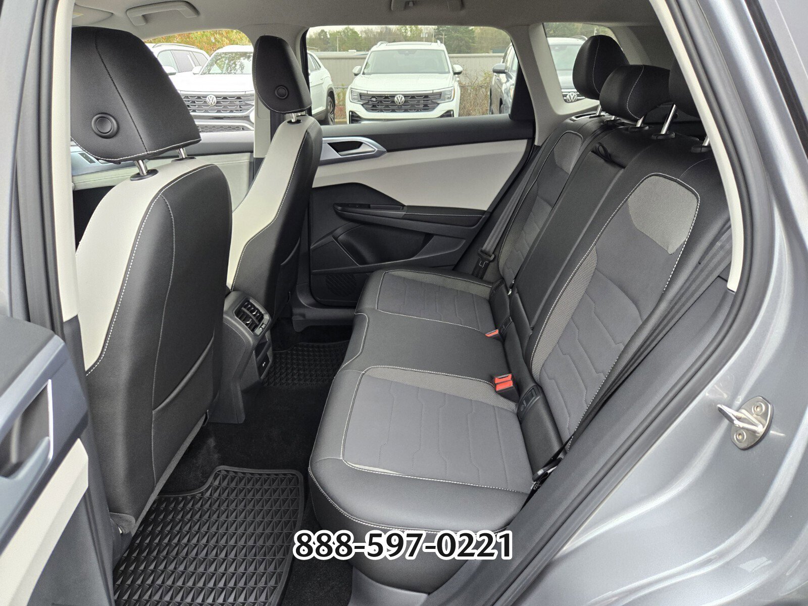 Certified 2025 Volkswagen Taos SE image 11