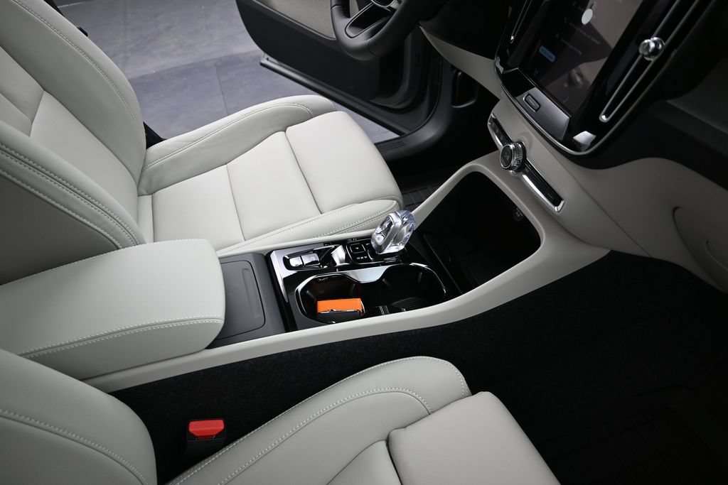 New 2026 Volvo XC40 B5 Plus w/ Protection Package Premier AWD/4WD image 21