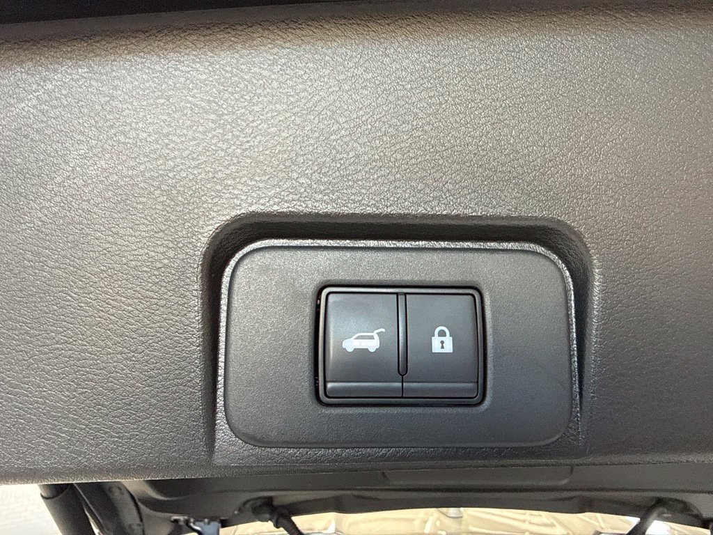 Used 2024 Nissan Rogue SV AWD/4WD image 15