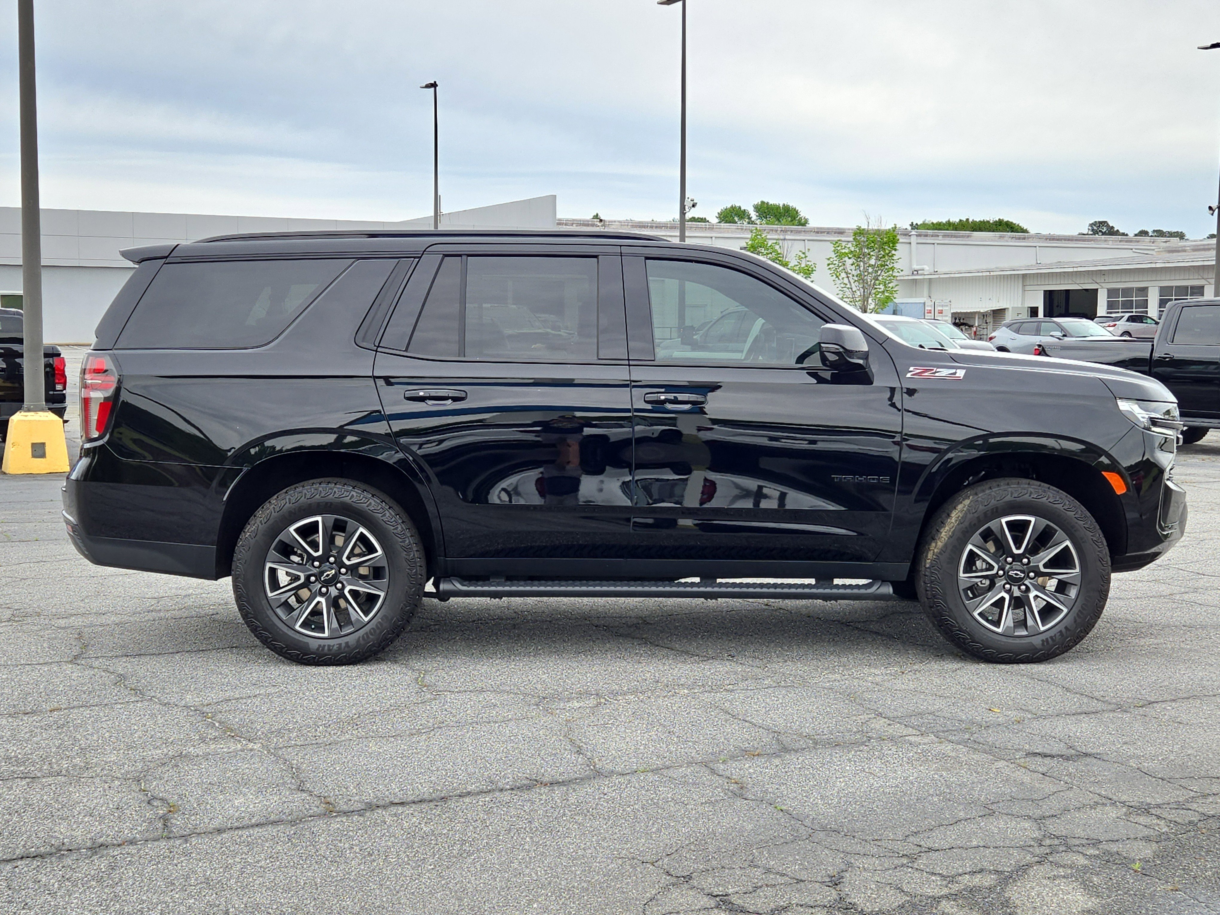 Used 2024 Chevrolet Tahoe Z71 w/ Luxury Package image 8