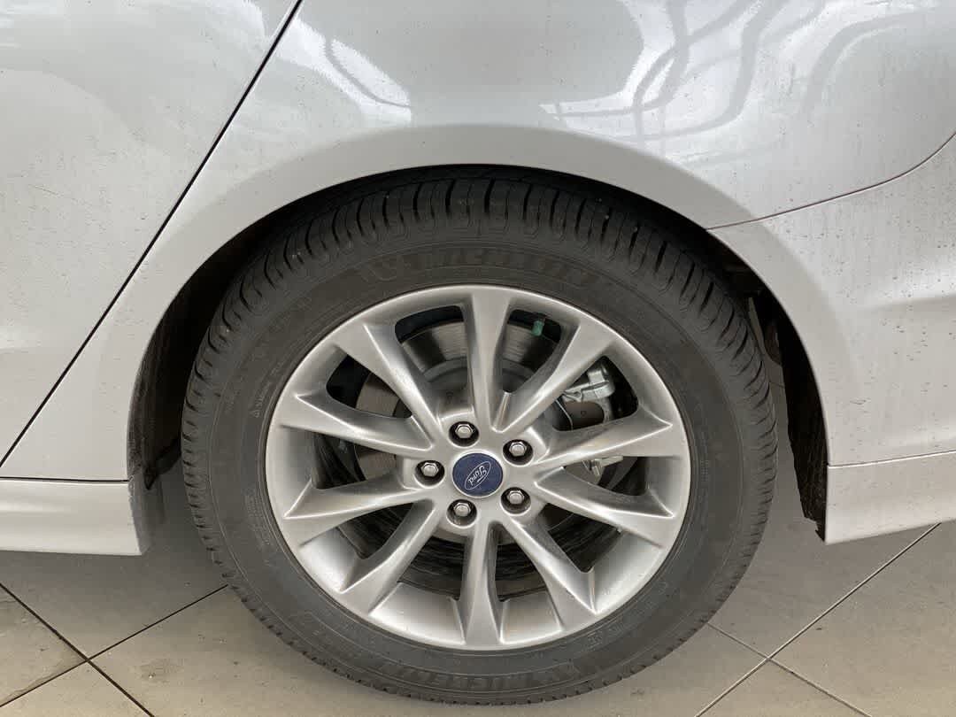 Used 2017 Ford Fusion SE w/ Fusion SE Technology Package FWD image 13