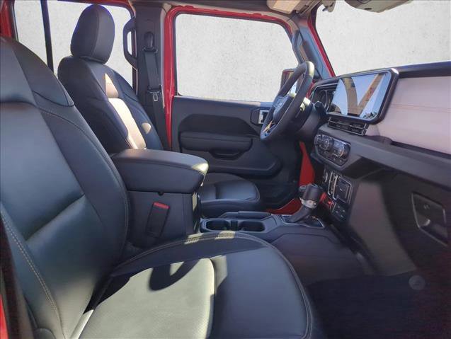 Used 2025 Jeep Wrangler Willys image 27