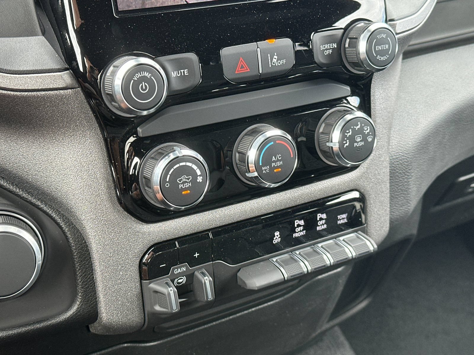 New 2026 RAM 1500 Tradesman AWD/4WD image 19