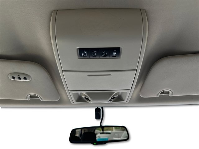 Used 2014 Chrysler Town & Country Touring FWD image 24