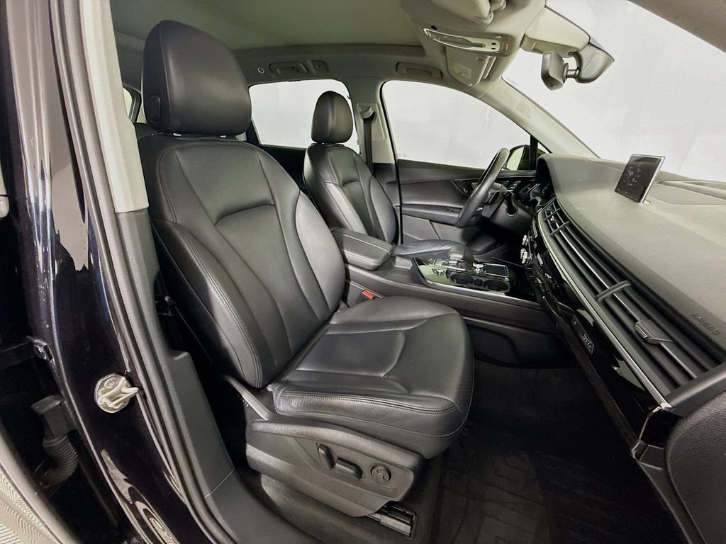 Used 2019 Audi Q7 3.0T Prestige AWD/4WD image 30