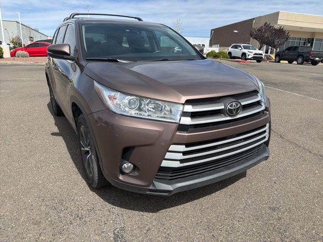 Used 2018 Toyota Highlander Plus FWD image 1