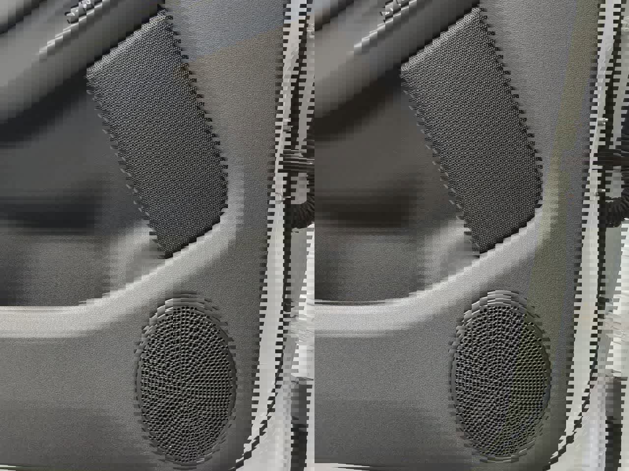 Certified 2025 Land Rover Range Rover Evoque Dynamic SE image 33