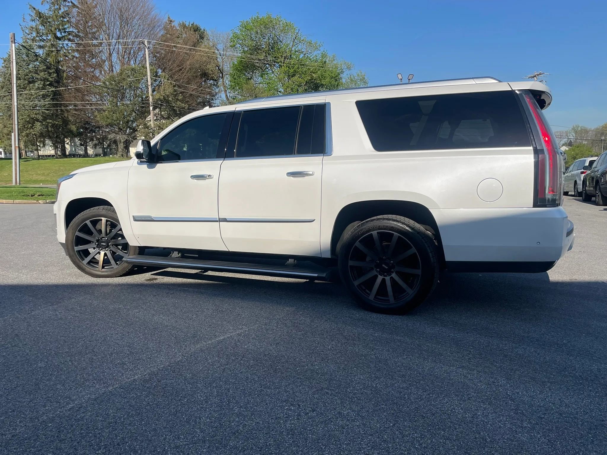 Used 2018 Cadillac Escalade ESV Premium Luxury AWD/4WD image 9