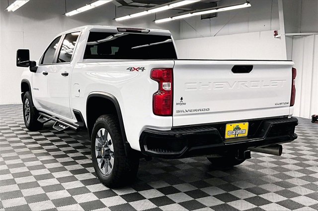 Used 2023 Chevrolet Silverado 2500 Custom image 2