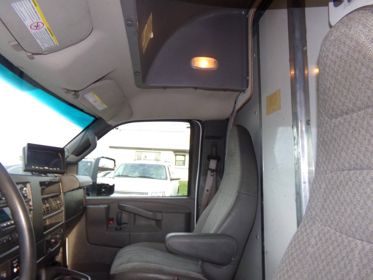 Used 2018 Chevrolet Express 3500 w/ Power Convenience Package RWD image 9