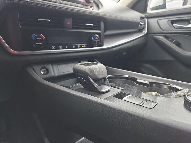 Used 2024 Nissan Rogue SV image 35