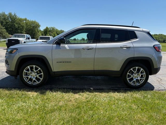 Used 2022 Jeep Compass Latitude AWD/4WD image 12