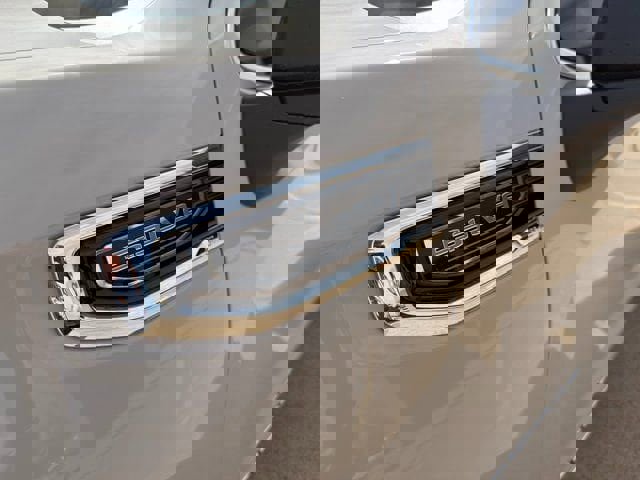 New 2026 GMC Sierra 1500 SLE w/ Preferred Package image 7