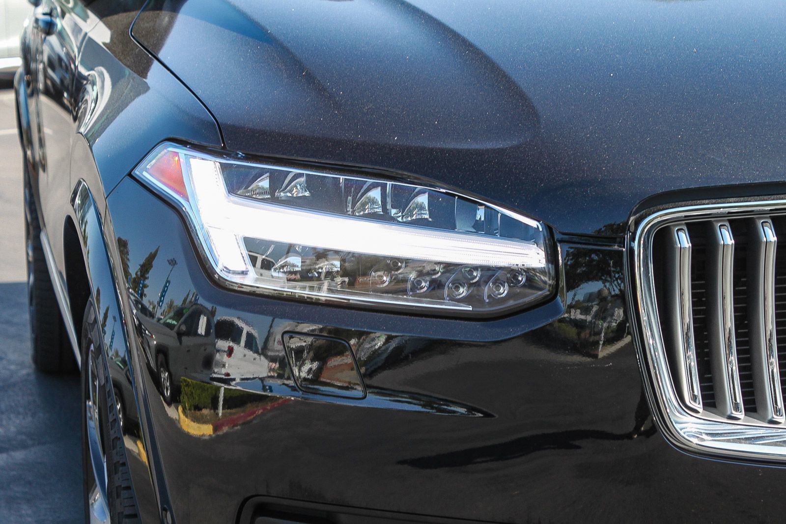 Used 2023 Volvo XC90 B6 Plus w/ Protection Package Premier image 4