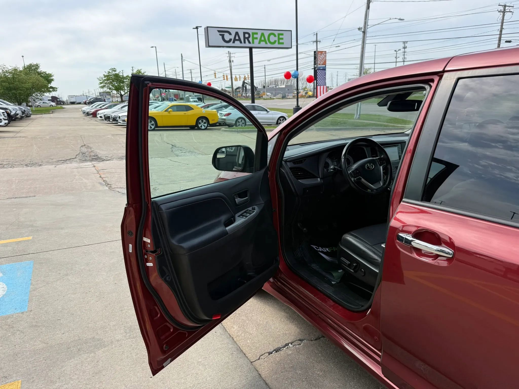 Used 2018 Toyota Sienna SE FWD image 18