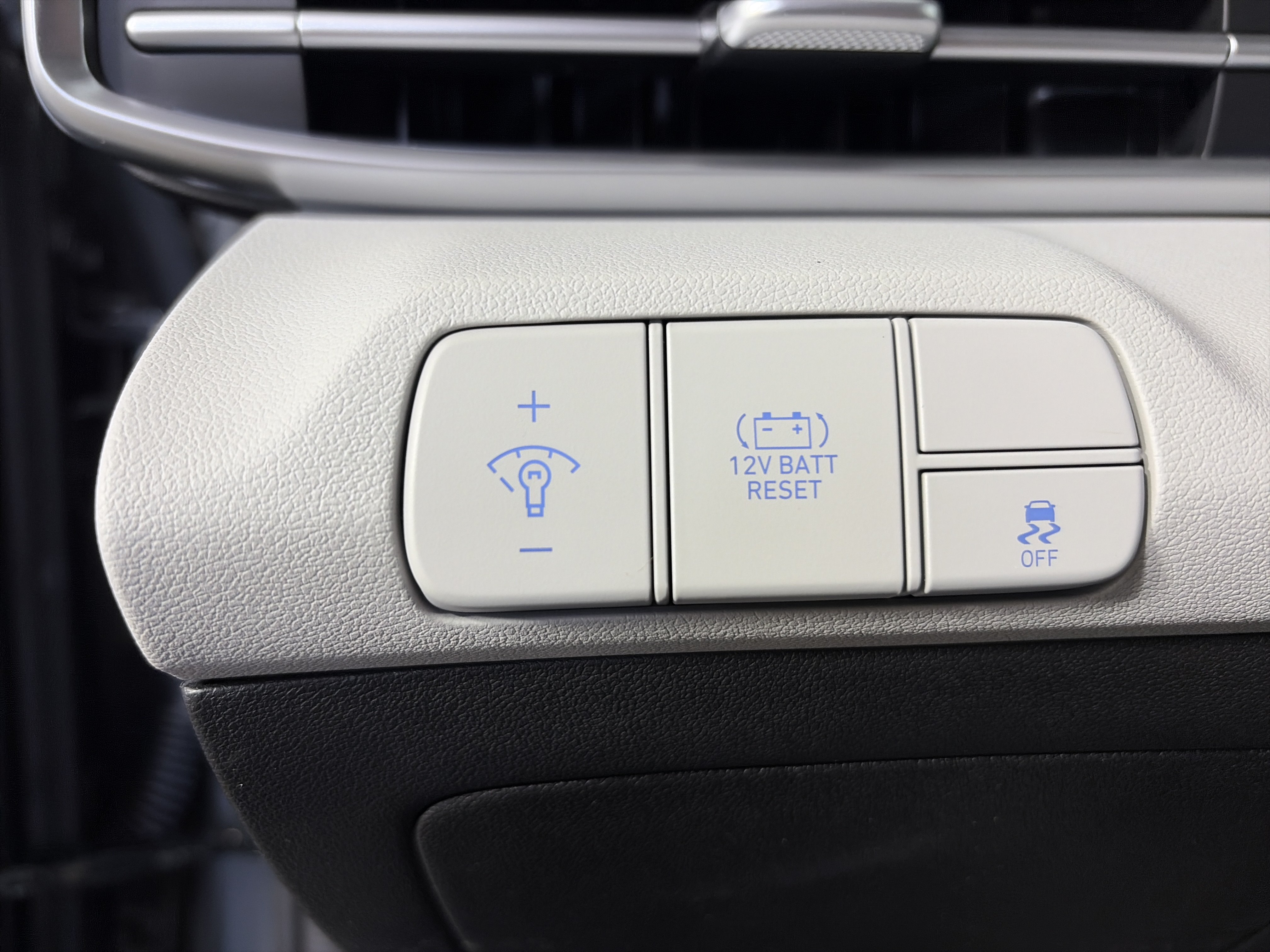 New 2025 Hyundai Elantra Limited FWD image 33