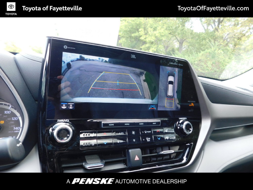 Used 2022 Toyota Highlander Limited AWD/4WD image 5
