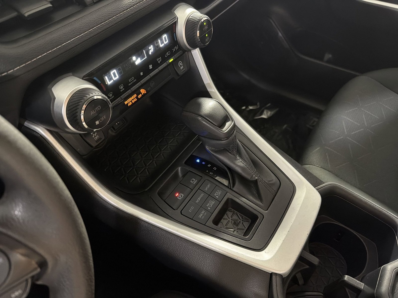 Used 2022 Toyota RAV4 XLE AWD/4WD image 23