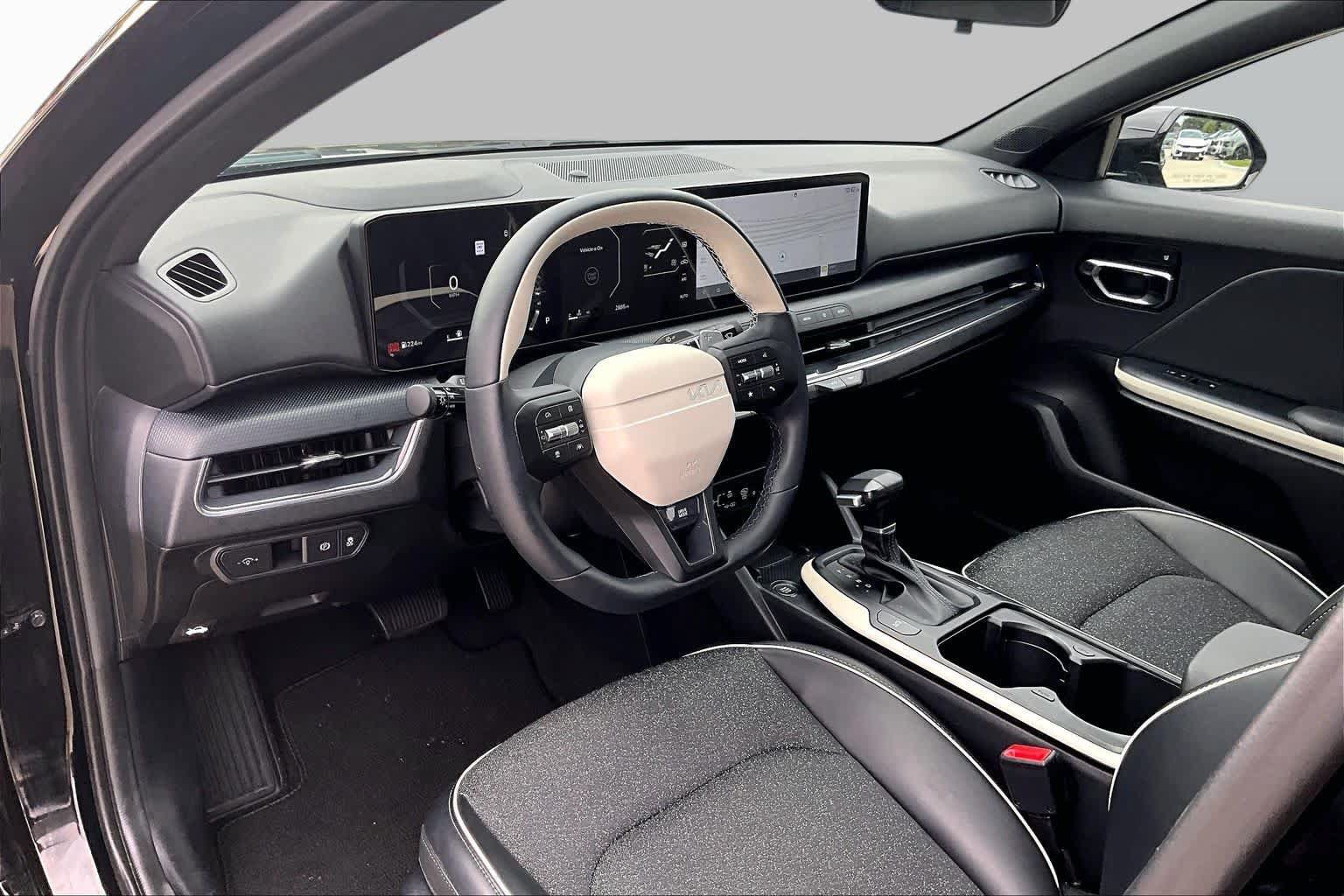 Used 2025 Kia K4 EX w/ GT-Line Sunroof Package FWD image 33