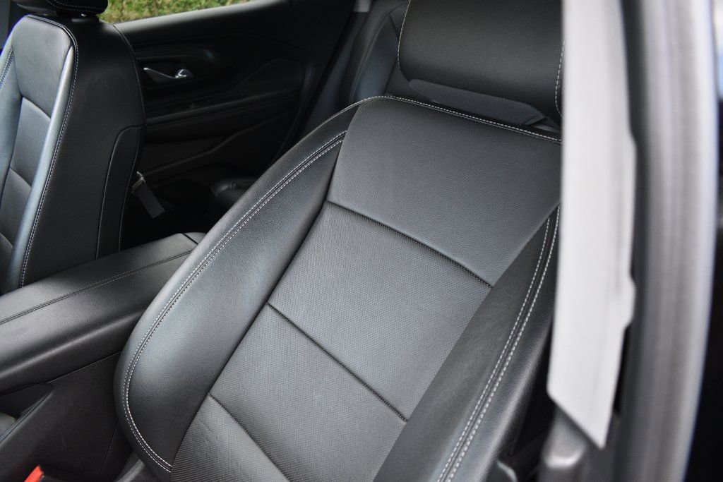 Used 2023 GMC Terrain SLT image 10