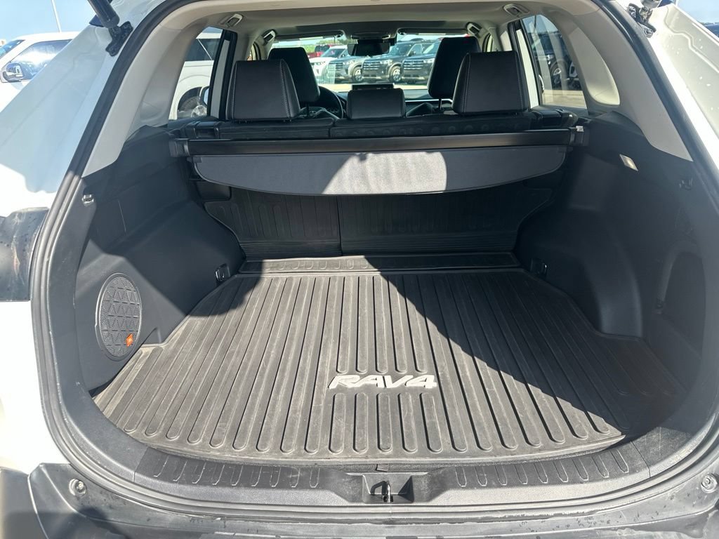 Used 2022 Toyota RAV4 XLE Premium AWD/4WD image 27