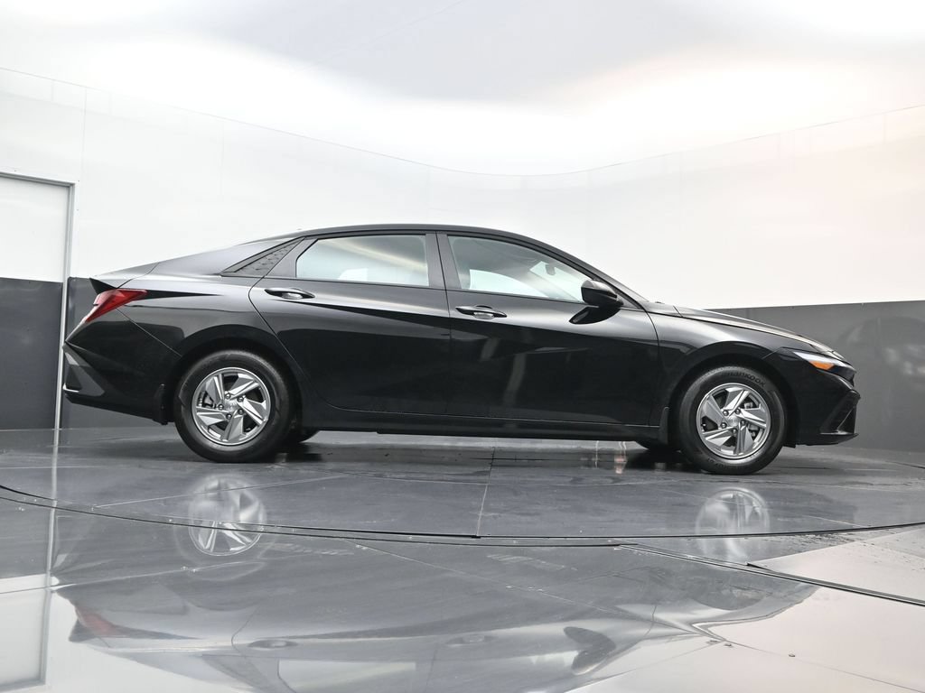 Certified 2026 Hyundai Elantra SE FWD image 21