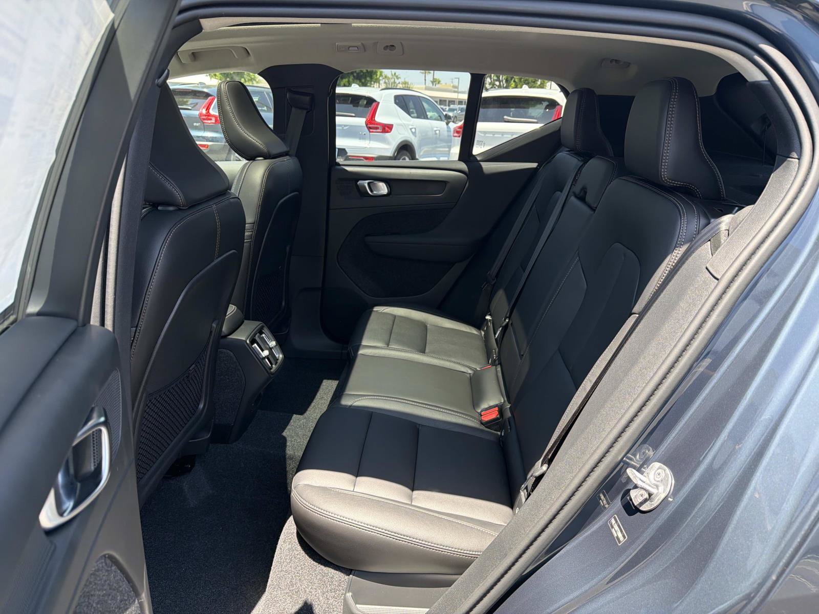New 2026 Volvo XC40 B5 Ultra w/ Climate Package AWD/4WD image 17