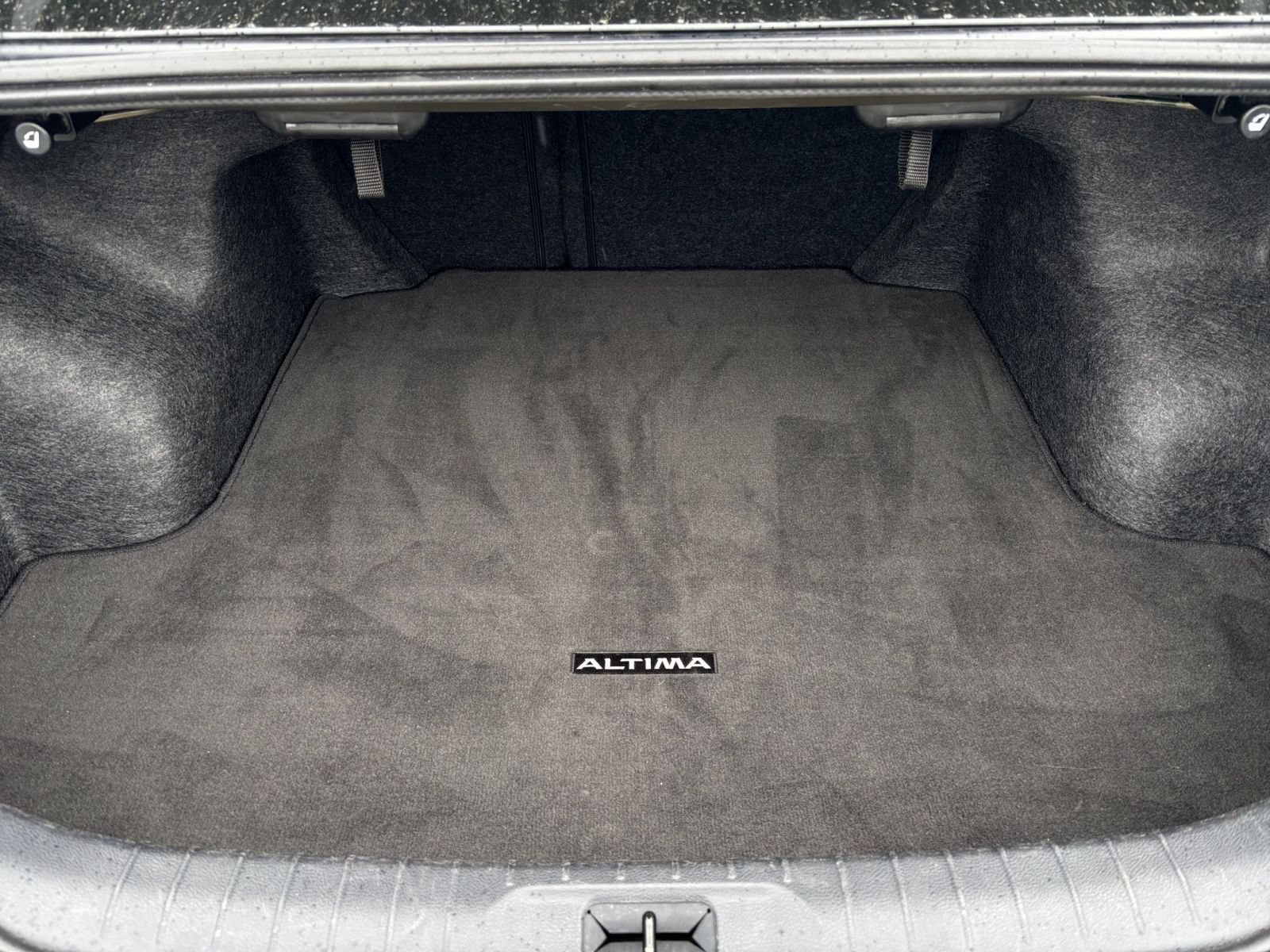 Used 2025 Nissan Altima 2.5 SV FWD image 31