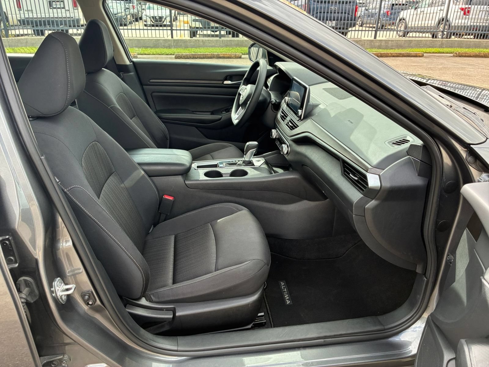 Used 2025 Nissan Altima 2.5 SV FWD image 35