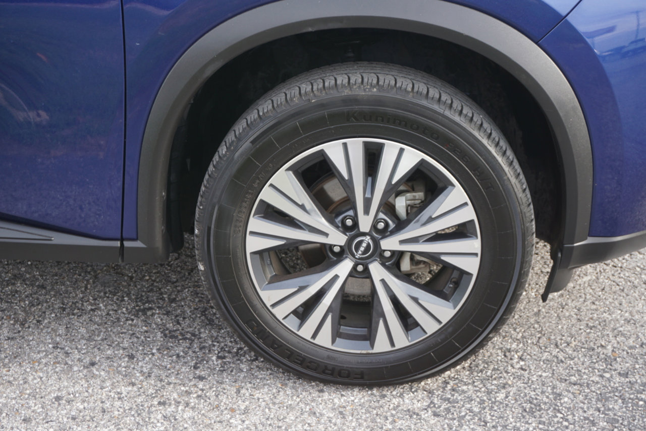 Used 2023 Nissan Rogue SV image 6