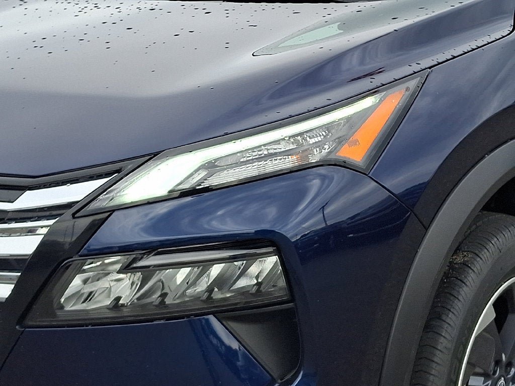 Used 2025 Nissan Rogue SV AWD/4WD image 9
