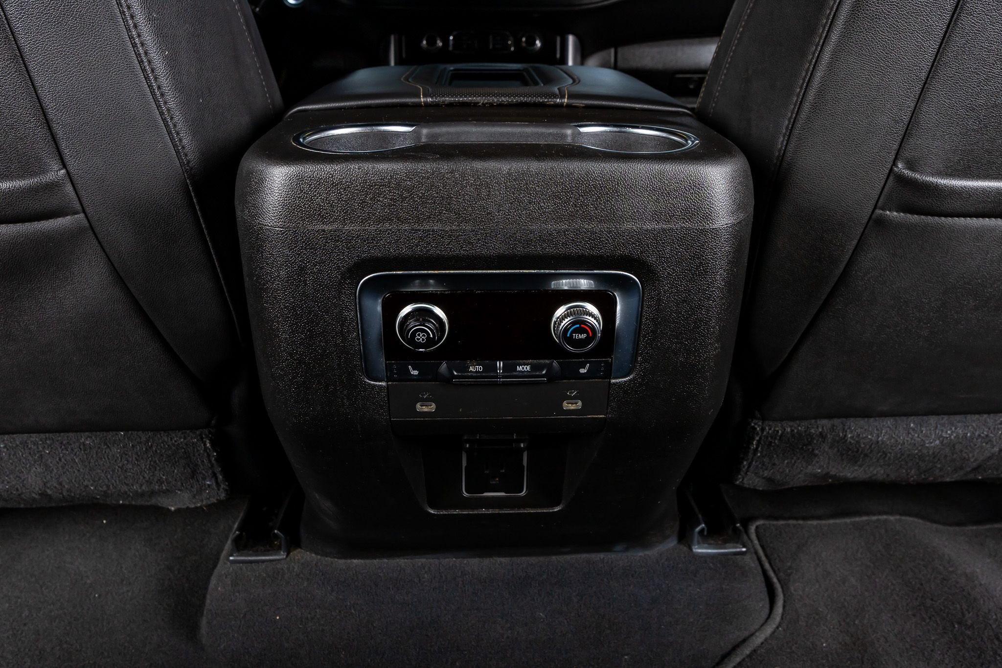 Used 2021 GMC Yukon XL SLT w/ SLT Luxury Package RWD image 29