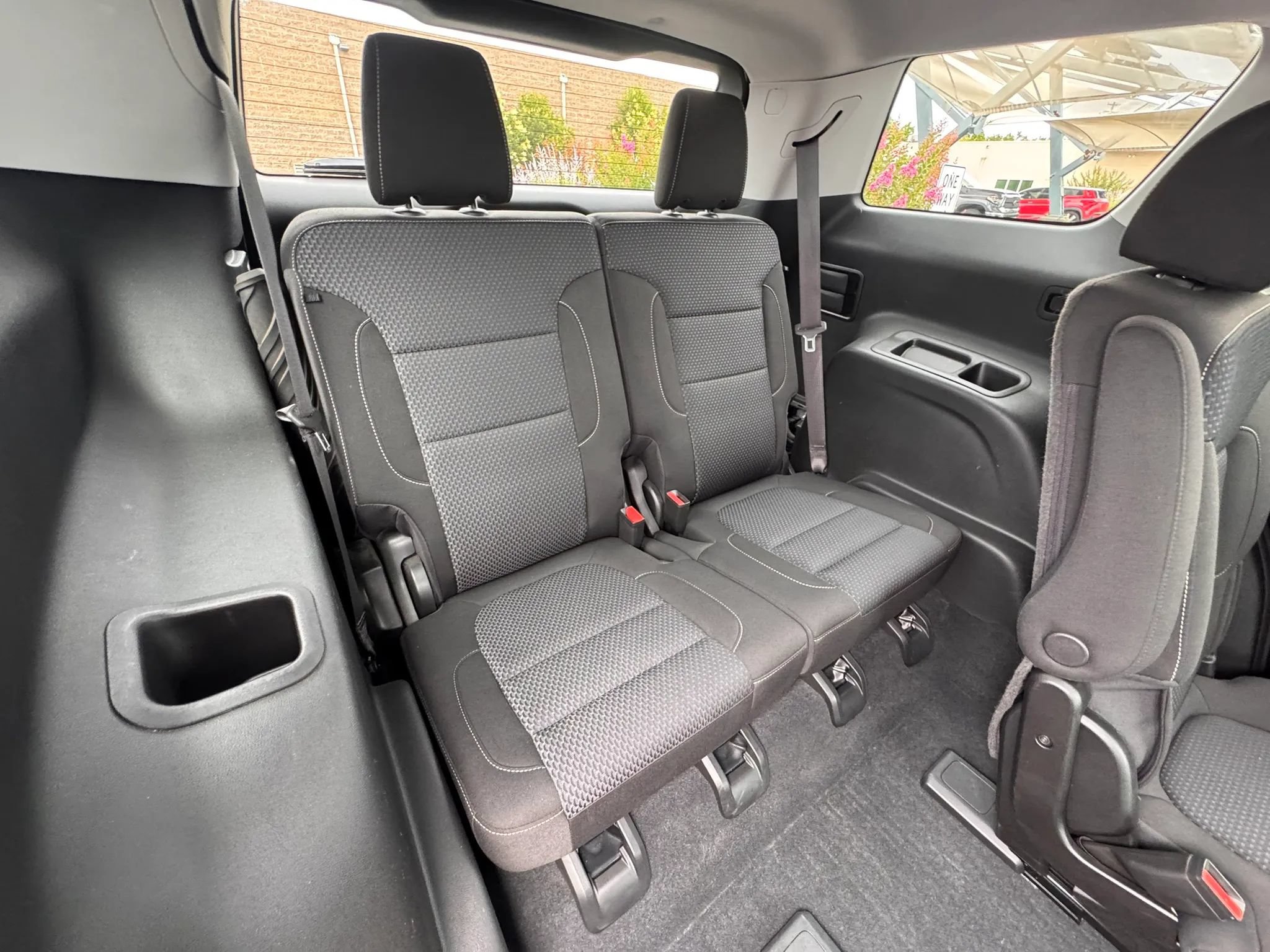 Used 2022 GMC Acadia SLE FWD image 17