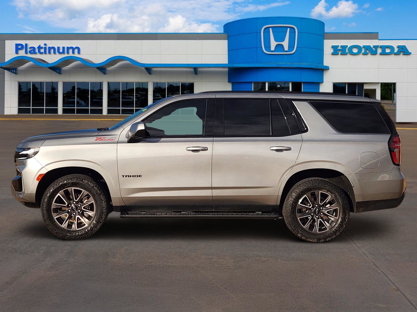 Used 2023 Chevrolet Tahoe Z71 image 3