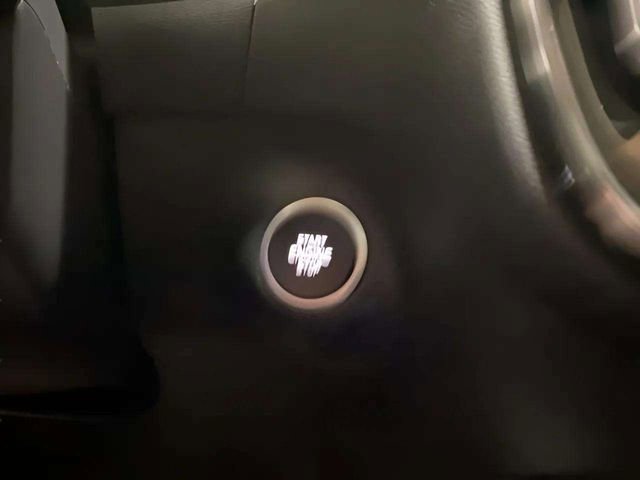 Used 2025 Volvo XC40 B5 Plus image 35