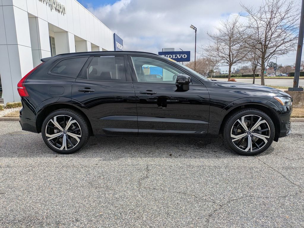 Certified 2024 Volvo XC60 B5 Ultimate w/ Protection Package Premier image 3