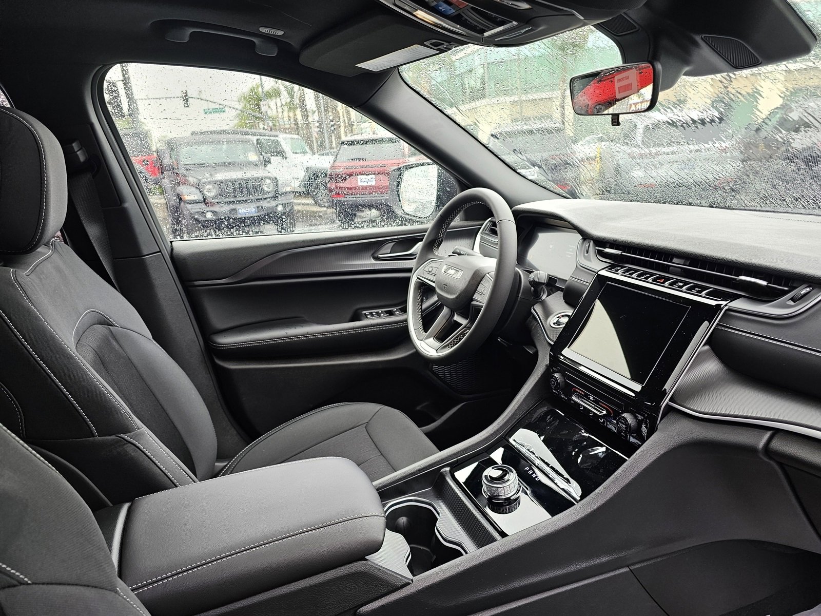 New 2025 Jeep Grand Cherokee L Laredo image 28