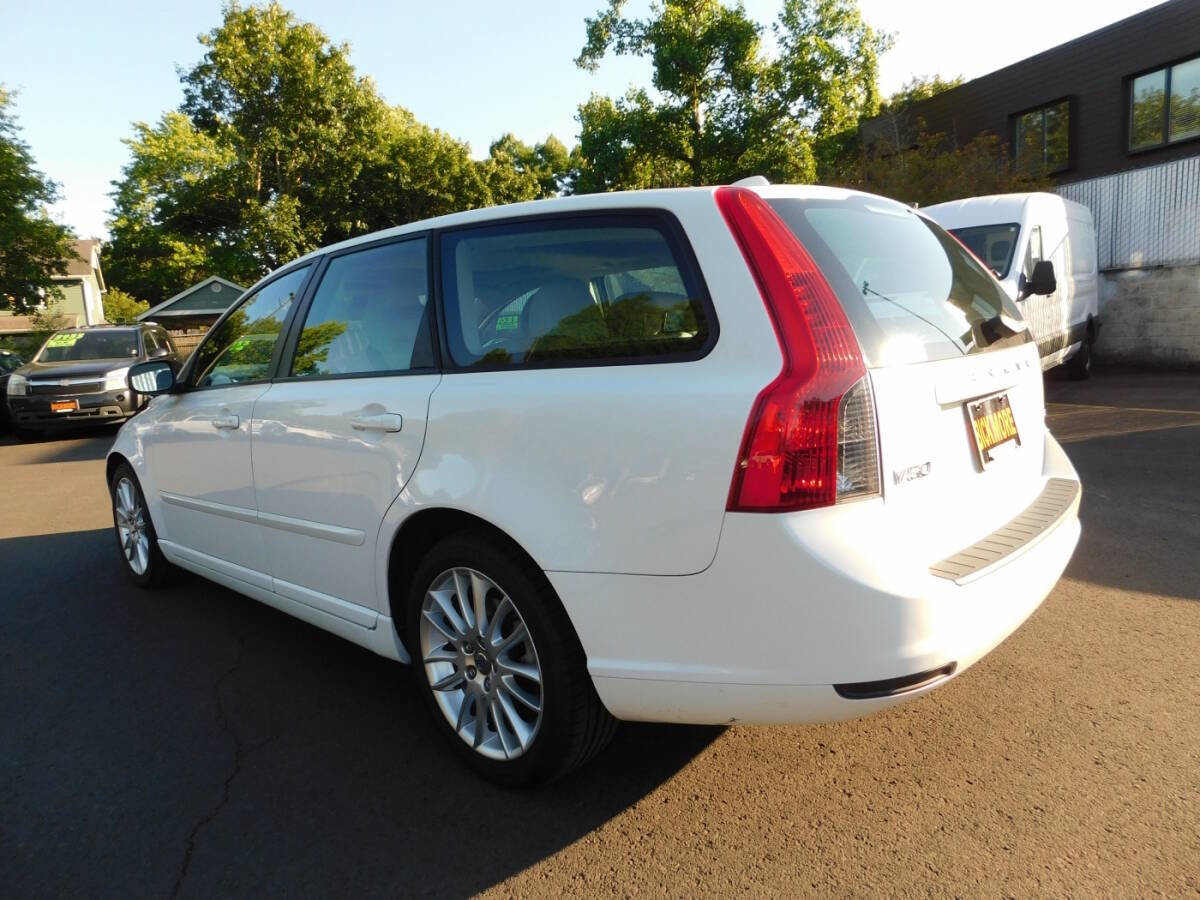 Used 2009 Volvo V50 2.4i image 3