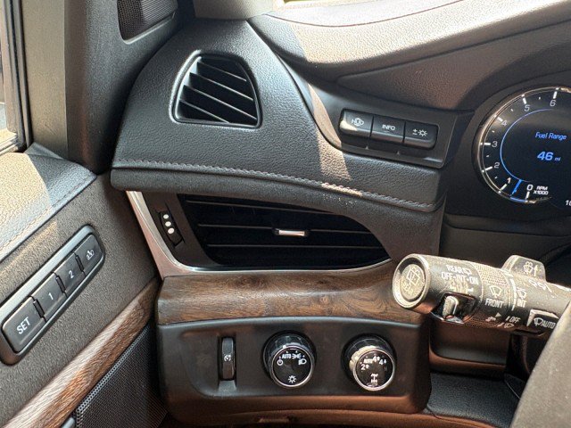 Used 2018 Cadillac Escalade Premium Luxury AWD/4WD image 8
