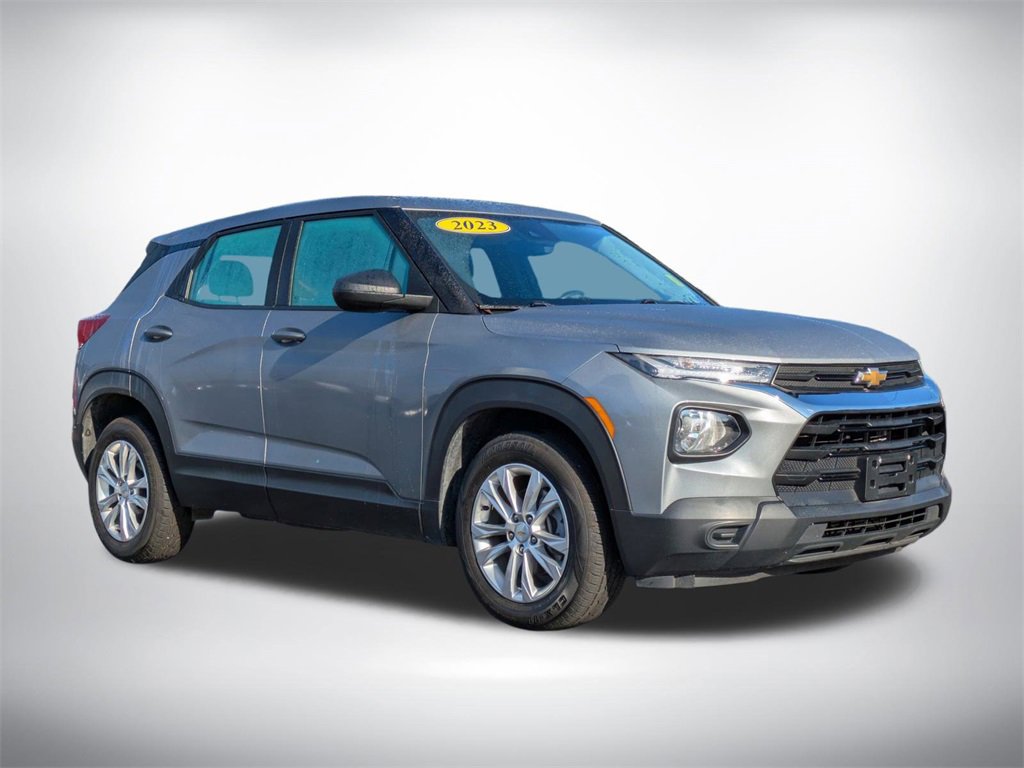Used 2023 Chevrolet TrailBlazer LS image 2
